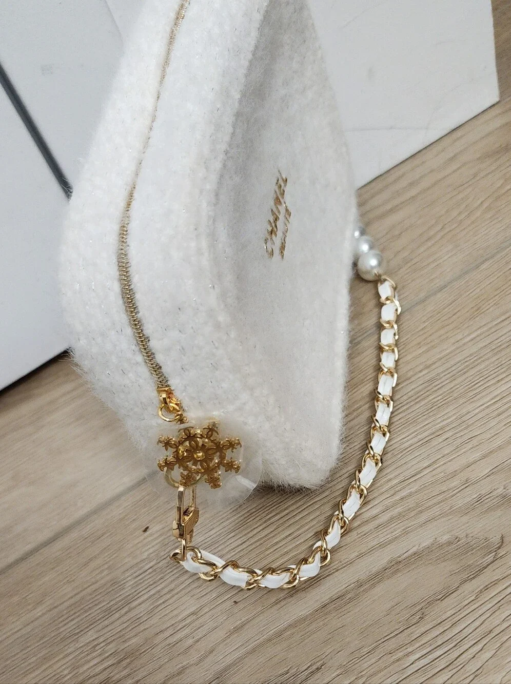 CHANEL White/Cream Tweed Pearl-Embellished Shoulder Bag